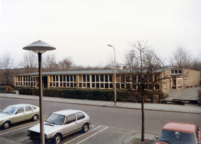 601615 Gezicht op de J.W. van de Meeneschool voor Nederlands Hervormd lager onderwijs (Ridderlaan 4) te Utrecht.